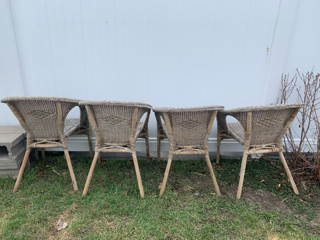 Set of 4 Wicker Chairs dans Mobilier pour terrasse et jardin  à Calgary - Image 2