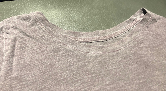 Old Navy women’s purple-grey T-shirt size large | $1  in Women's - Tops & Outerwear in Kingston - Image 2