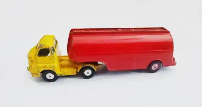 Super DINKY Toy Bedford camion citerne, Rare , Fait en Angleterre annee 60 en bon etat. $ 50.006