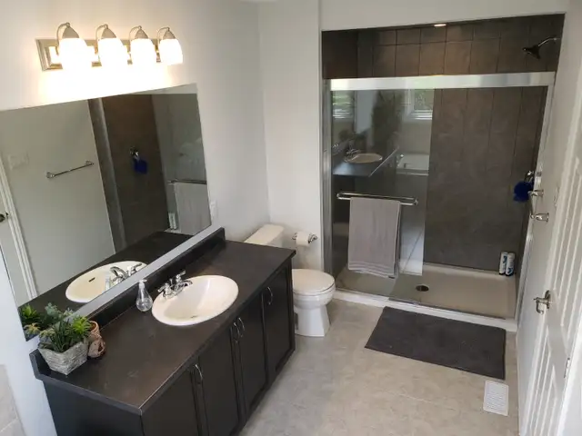 Master Bedroom For Rent - Stittsville63417638231043121