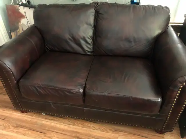 Beautiful Oxblood  Leather 3-piece set, sofa, loveseat and chair in Couches & Futons in Kingston - Image 3