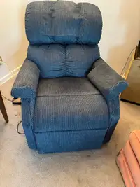 Electric lift Lazboy chair. Excellent  condition