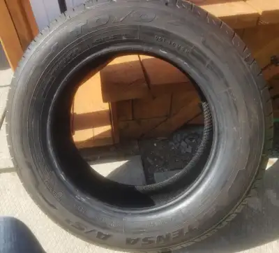 4 Pneus Toyo 195/65R15 État presque neuf, environ 1000km de fait. Location Rimouski Contactez le 418...