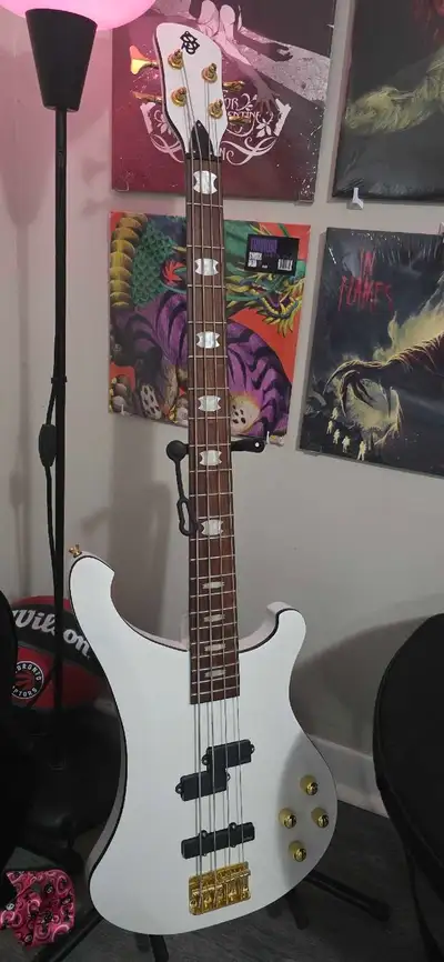 Bass guitar, active pickup's, View more