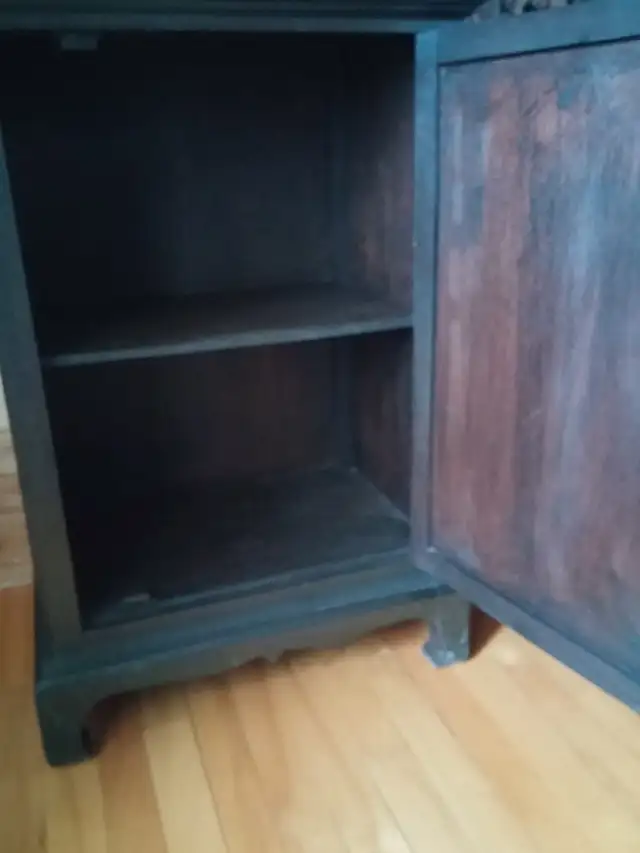 A pair of elephant end tables in Coffee Tables in Ottawa - Image 3