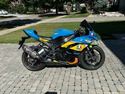 Excellent condition. The 2011 Kawasaki Ninja ZX-6R is a 600cc super sport bike with a 4-stroke, liqu...