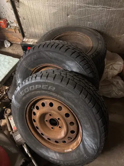 Cooper evolution winter tires set of 4. 235 70R 16 5x114.3 mm Bolt pattern 67.1 hub bore. Very good...