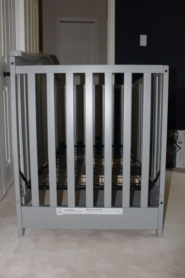 Graco Solano Crib in Cribs in London - Image 6