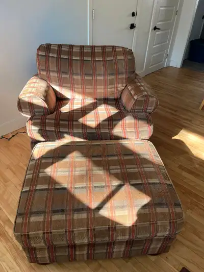 fauteuil avec pouf , View more