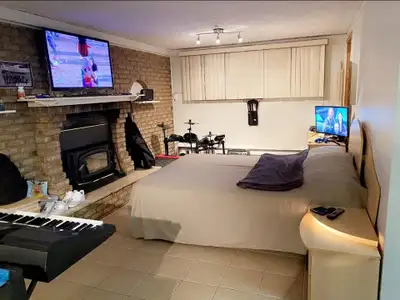 Studio / Bas Duplex Pres du Metro Cartier