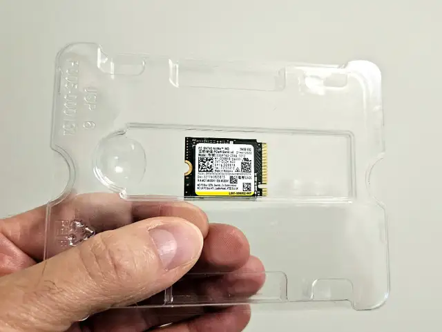 Western Digital 256GB SSD storage card (M.2 NVMe PCIe) in System Components in Ottawa - Image 4