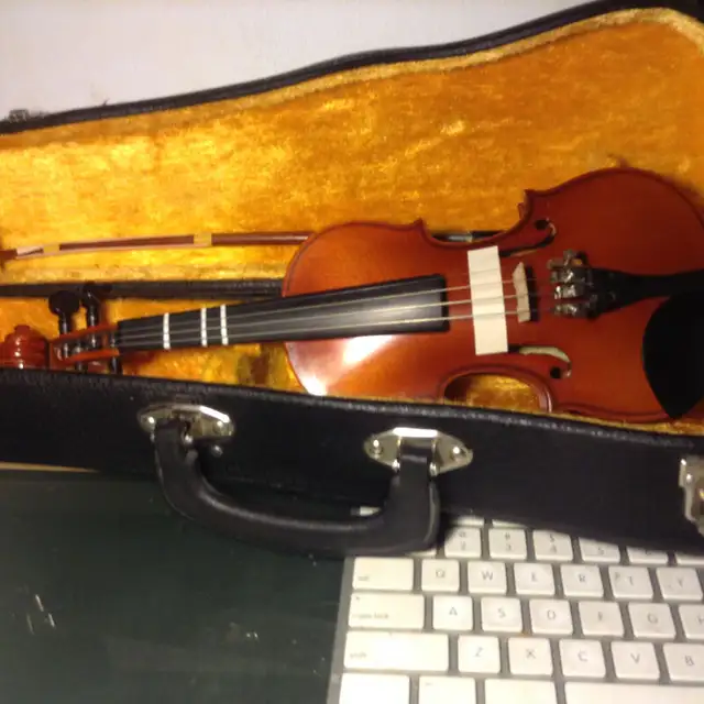 Nagoya Suzuki 1/8 Violin Signed Japan Highest Quality Student Ex in String in Vancouver - Image 9
