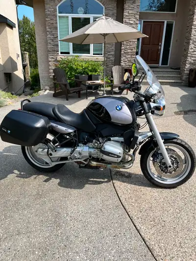 BMW R1100 R. Very low kms. Excellent condition. Special edition paint silver/black, Heated handle gr...