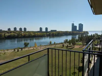 Well located river-view shared unit for rent, short-term