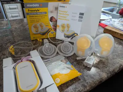 This Medela Freestyle mobility pump is great for feeding on the go - exactly what a busy Mom needs!...