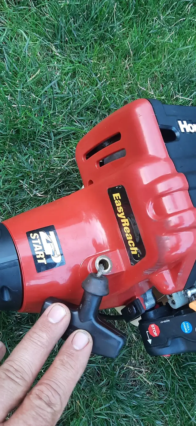Homelite trimmer easyreach in Lawnmowers & Leaf Blowers in Oakville / Halton Region - Image 3