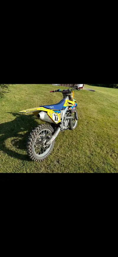 2016 Suzuki rmz 450 bought brand new Mabey 50 hours on it no time to ride, needs fork seals rear tir...