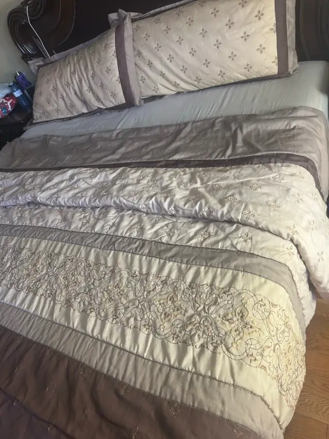 King size comforter set,double size comforter  in Bedding in Mississauga / Peel Region - Image 2