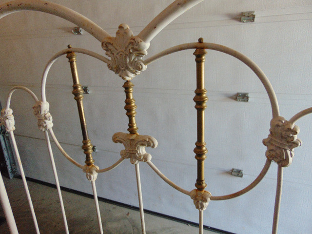 antique wrought iron bed in Beds & Mattresses in Regina - Image 3