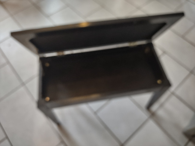 Black Lacquer Piano Bench in excellent condition! in Pianos & Keyboards in Guelph - Image 3