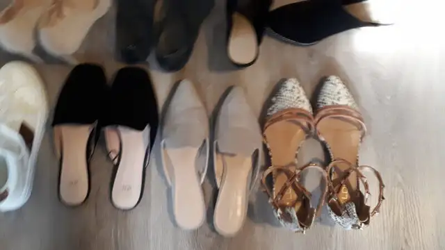 Womens Shoes in Women's - Shoes in Norfolk County - Image 4