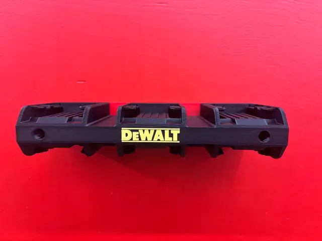 DeWalt Battery Wall Mount Holder 4/6 Batteries Optional Packout in Power Tools in Markham / York Region - Image 4