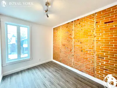 Sandy Hill Room For Rent Available August Close to Uottawa and Rideau Train Station