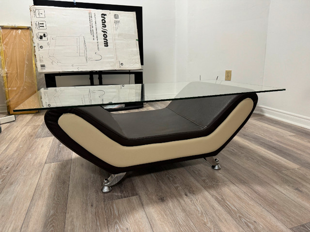 Beautiful modern cocktail table / coffee table in Coffee Tables in City of Toronto