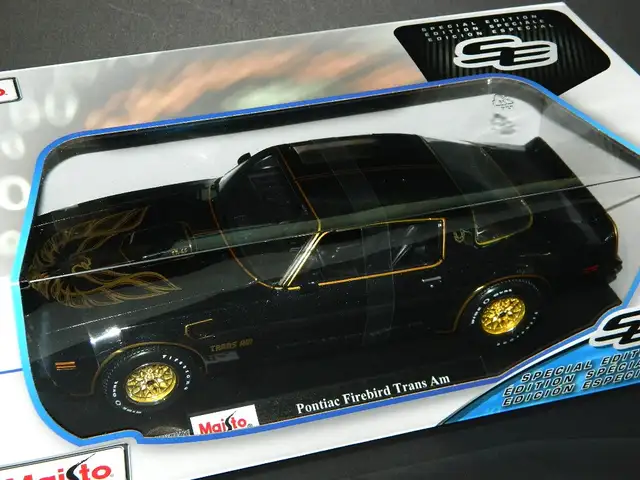 Maisto 1978 Pontiac Firebird Trans Am black in Toys & Games in Oshawa / Durham Region - Image 8