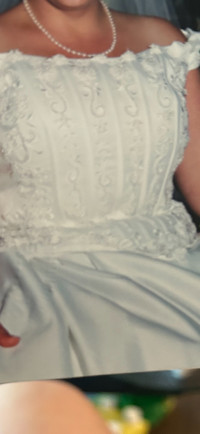 Classic Ivory Wedding Dress 