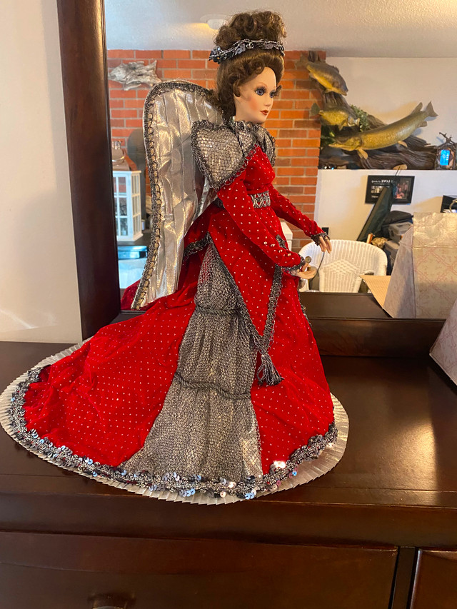 PORCELAIN DOLL IN BOX NEW CONDITION in Arts & Collectibles in Guelph