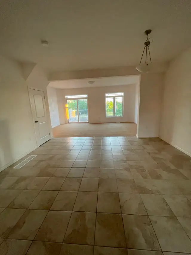 South-end 4-bedroom Townhouse with Bright Walk-Out Basement in Long Term Rentals in Guelph - Image 3