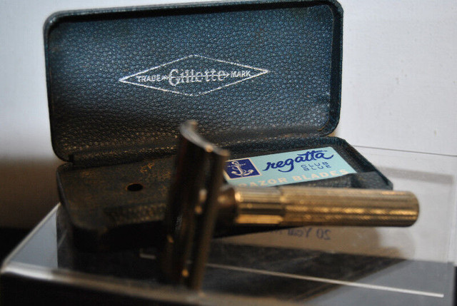 Vintage Gillette Safety Razor  BOX MADE IN ENGLAND in Arts & Collectibles in Vancouver - Image 2