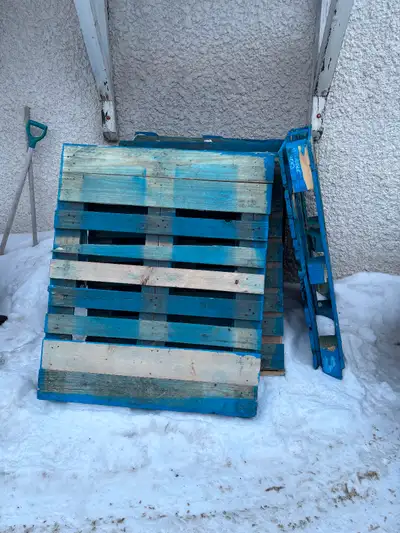 9 Free pallets. Please take all! 461 St Anne’s Road. On the Southside of the building, under the sta...