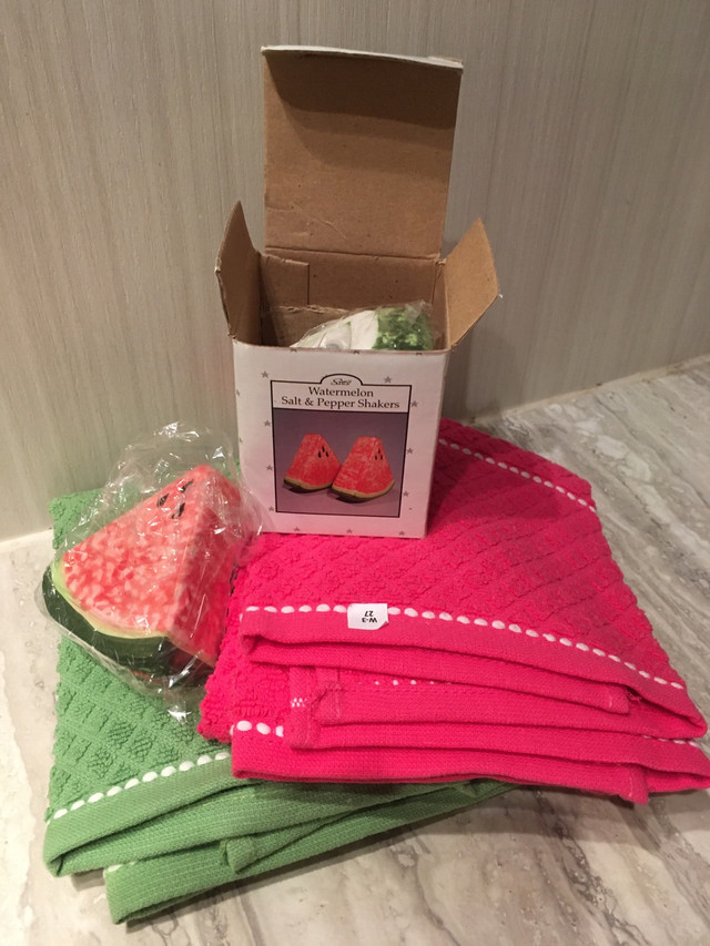 KITCHEN SET - NEW - WATERMELON SALT AND PEPPER SHAKERS / TOWELS in Kitchen & Dining Wares in Kingston