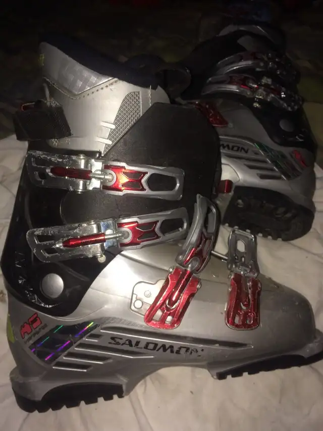 Over 15 pair: downhill ski boots in Ski in Kingston - Image 6