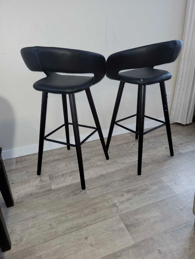 2 like new barstools  in Chairs & Recliners in Winnipeg - Image 4
