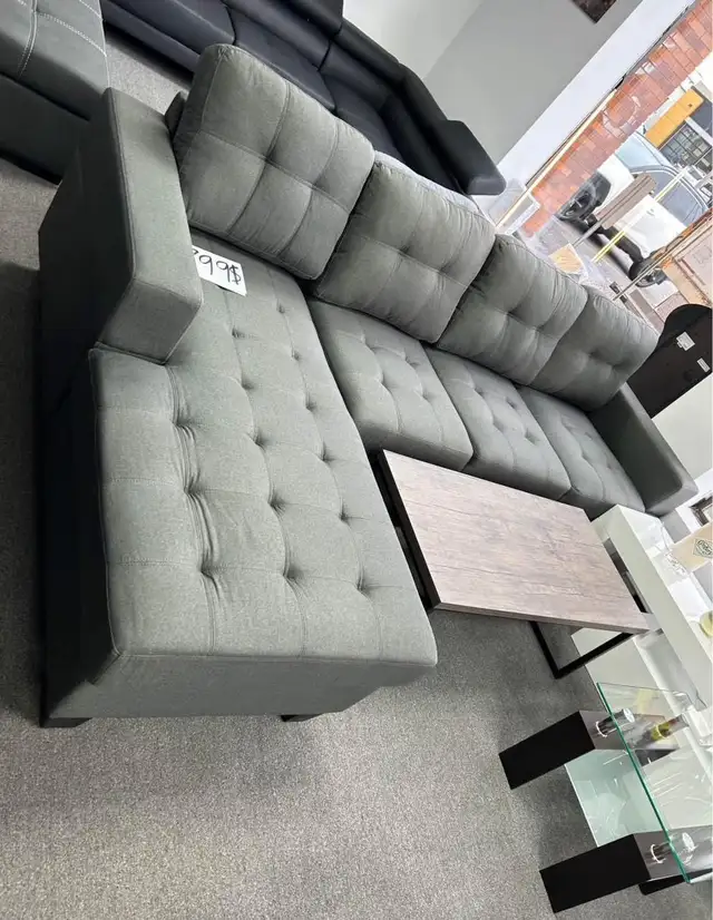 Grey Sectional Couch in Couches & Futons in City of Montréal - Image 2