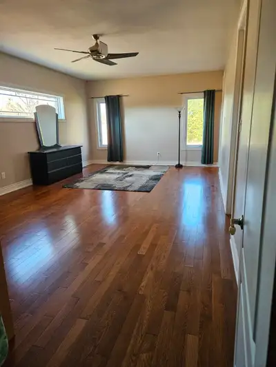 Single room with ensuite bathroom available for rent in Manotick on River Road and Summerside. Room...