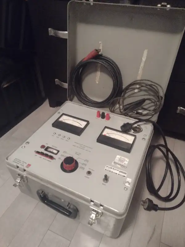Megger IRB-5000/100K 5kV Insulation Resistance Tester (15x15x10" in General Electronics in Laval / North Shore - Image 2