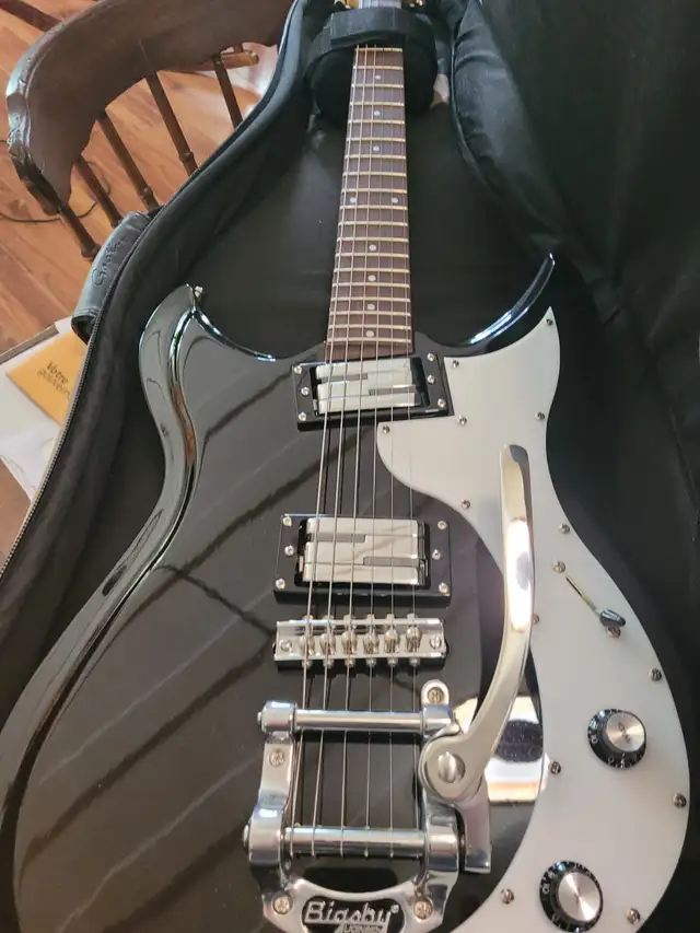 Guitare Godin in Guitars in Drummondville - Image 4