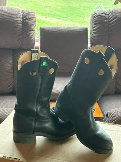 Steel-toed pull-on safety work boots, size 7 1/4 mens, View more
