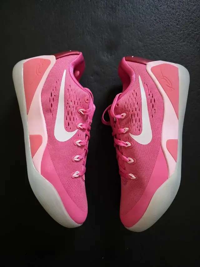Kobe 9 Kay Yow size 8 in Men's Shoes in Mississauga / Peel Region - Image 3