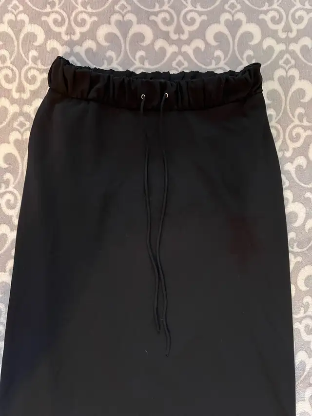 Zara Black Drawstring Pencil Skirt in Women's - Bottoms in Oshawa / Durham Region - Image 3