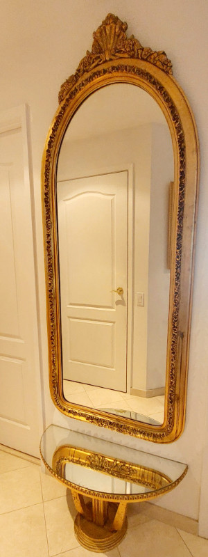 Grand miroir antique recouvert de feuilles d'or dans Autre  à Ville de Montréal
