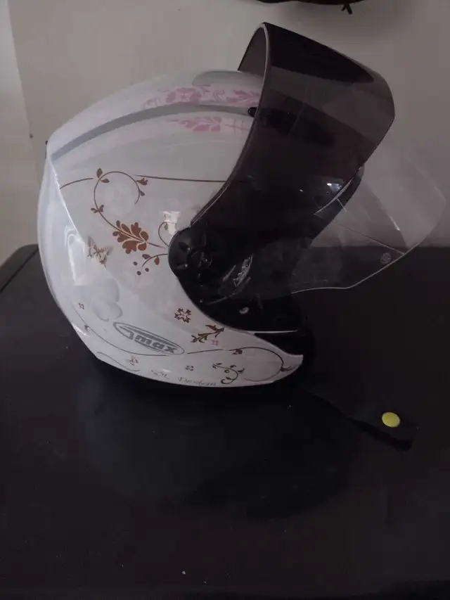 Axxis Motorcycle Helmet in Motorcycle Parts & Accessories in Ottawa - Image 4