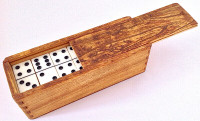 Antiquité. Collection. Jeux de dominos anciens. Boîtes en bois