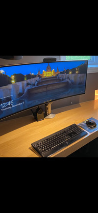 LG 38” UltraWide 3840 x 1600 Curved Monitor 