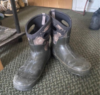 Bogs womens boots  size 8