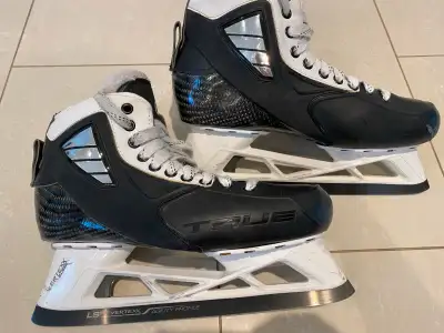 Selling Pro Return Goalie skates size 10.5. Regular width. Holders are size 10, comes with carbon st...